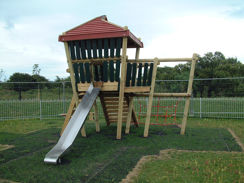 How can students benefit from wooden outdoor play equipment?