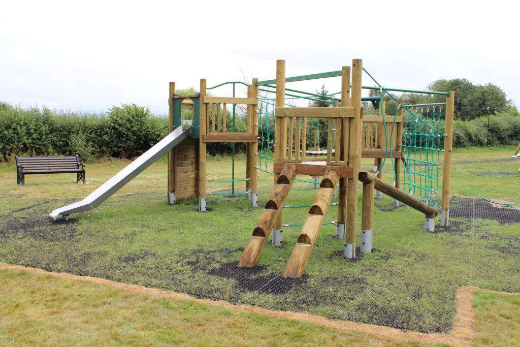 Huge Play Project, Warborough - Setter Play