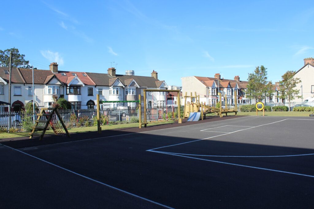 KS2 Play area, Eastbury - Setter Play