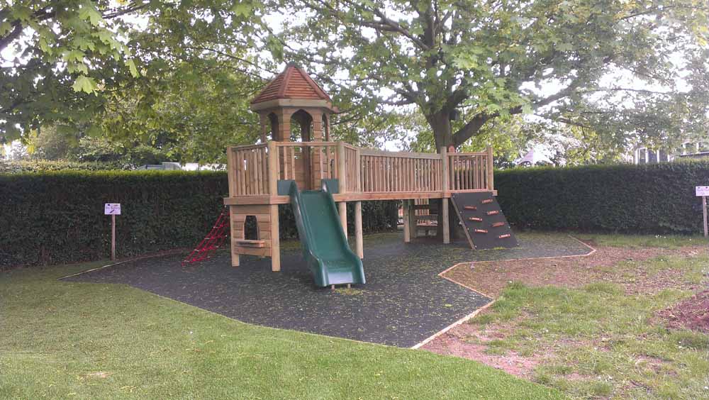 Strathmore Treehouse - Setter Play