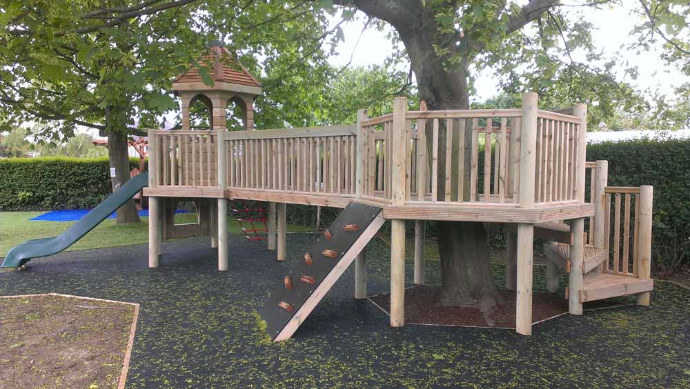 Strathmore Treehouse - Setter Play